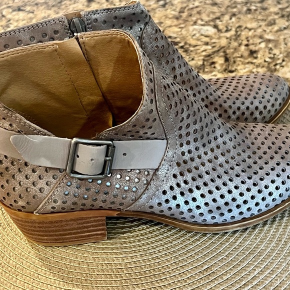 Very cute Lucky Brand booties in size 8.5 - Picture 5 of 6